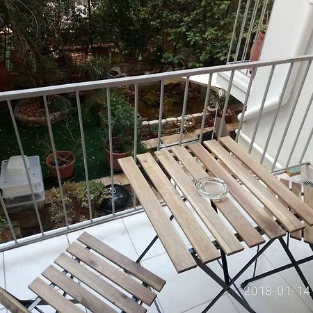 Modern, Ideally Located Studio Apartment Atene Esterno foto