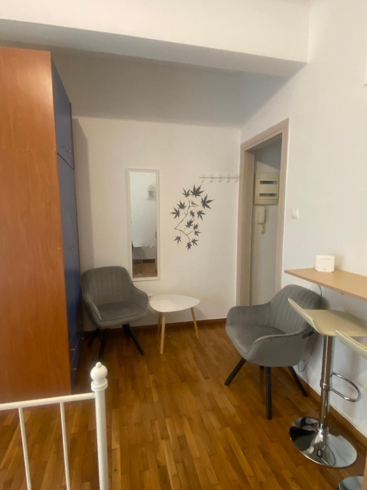 Modern, Ideally Located Studio Apartment Atene Esterno foto