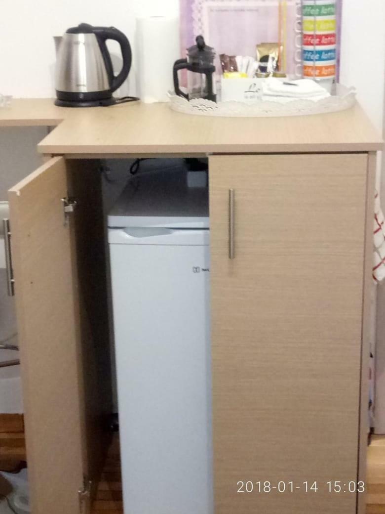Modern, Ideally Located Studio Apartment Atene Esterno foto