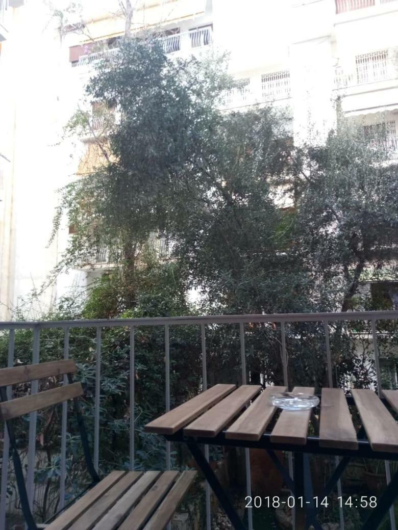 Modern, Ideally Located Studio Apartment Atene Esterno foto