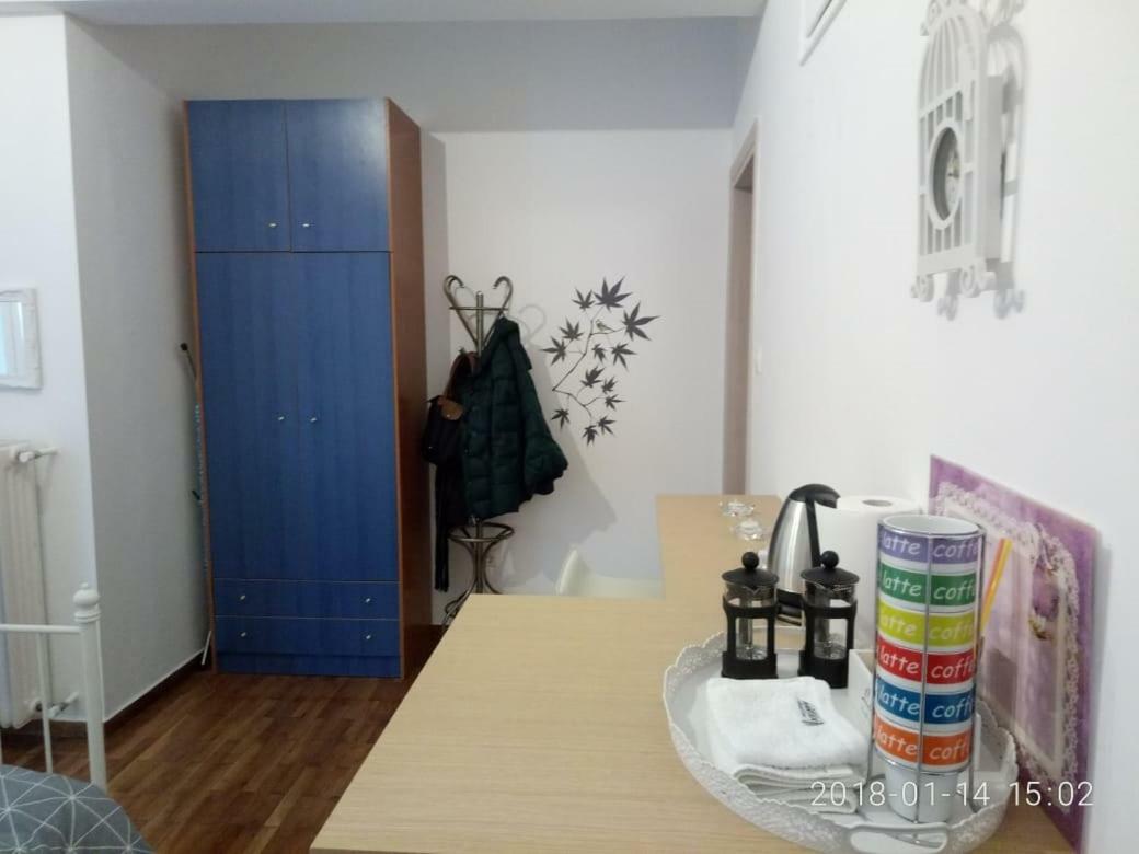 Modern, Ideally Located Studio Apartment Atene Esterno foto